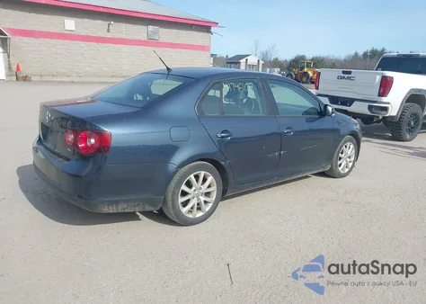 2010 Volkswagen Jetta Limited Edition из США, поврежденный, VIN 3VWRZ7AJ7AM120399